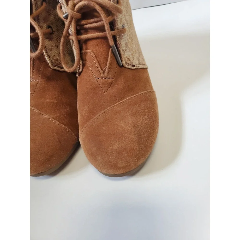 Toms Desert Wedge Booties Brown Suede Flower Detail Size 7.5